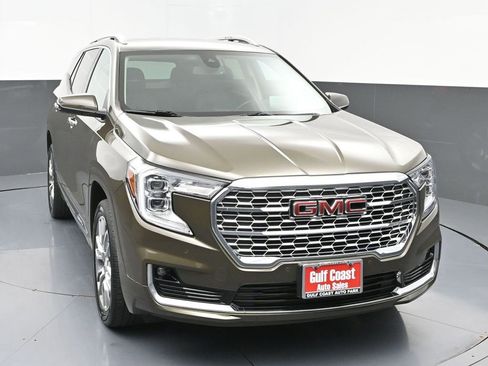 Used 2023 GMC Terrain Denali image 3