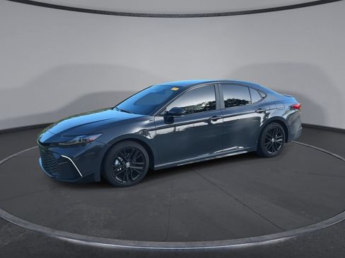 Certified 2025 Toyota Camry SE FWD image 4