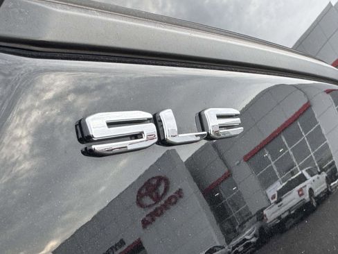 Used 2022 GMC Terrain SLE w/ Driver Convenience Package AWD/4WD image 8