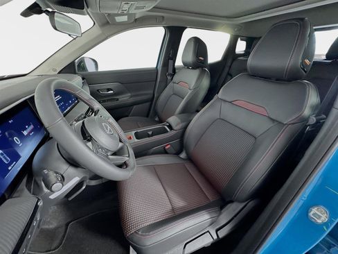 Used 2026 Nissan Kicks SR w/ SR Premium Package FWD image 11