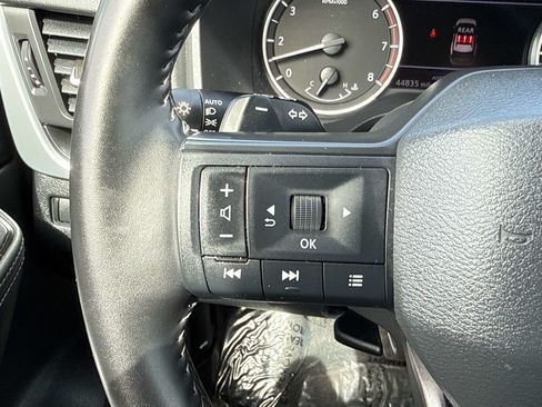 Used 2025 Nissan Rogue SV AWD/4WD image 24