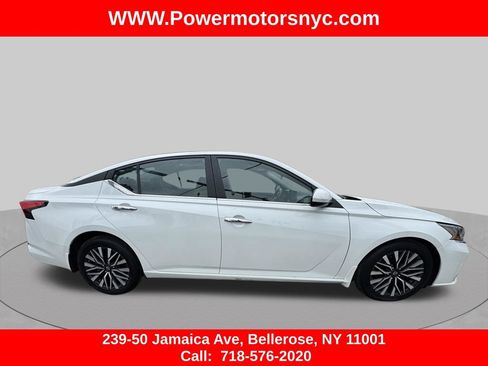Used 2024 Nissan Altima 2.5 SV w/ SV Premium Package FWD image 4