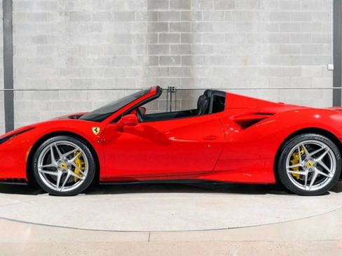 Used 2023 Ferrari F8 Tributo RWD image 4