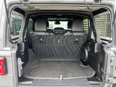 Used 2019 Jeep Wrangler Unlimited Sahara AWD/4WD image 35