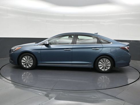 Used 2016 Hyundai Sonata SE FWD image 2