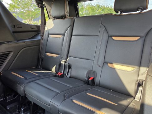 Used 2022 GMC Yukon AT4 w/ AT4 Premium Plus Package AWD/4WD image 11
