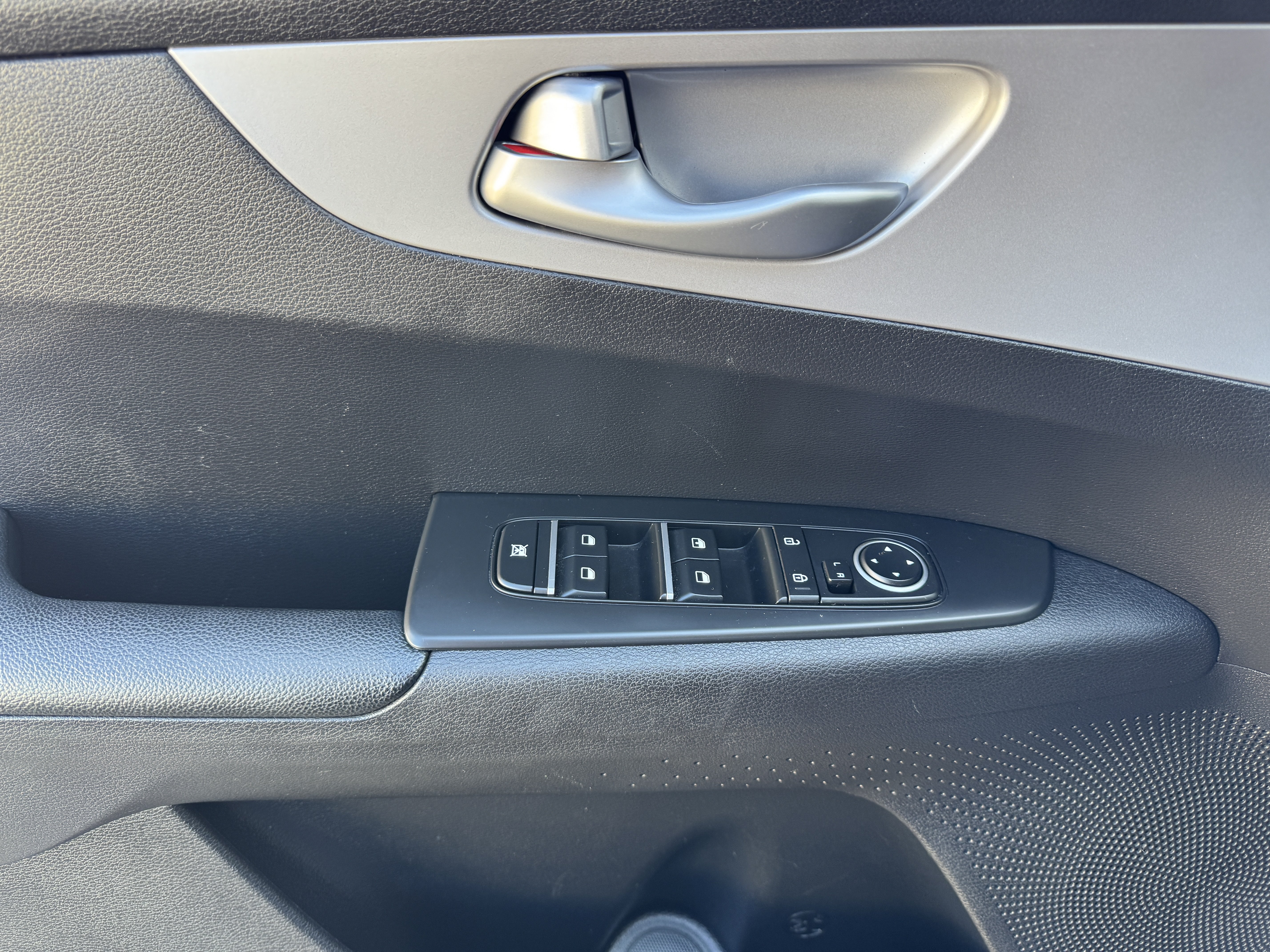 Used 2023 Kia Forte LXS FWD image 9