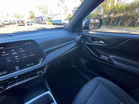 Used 2025 Chevrolet Equinox LT image 34