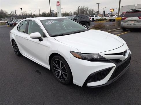 Certified 2023 Toyota Camry SE image 1