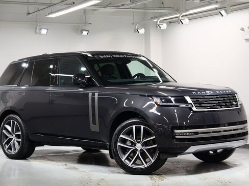 Used 2025 Land Rover Range Rover SE image 2
