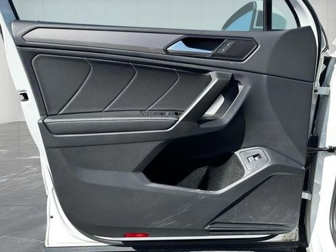 Used 2022 Volkswagen Tiguan SE image 13