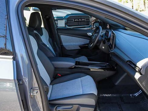 Used 2024 Volkswagen ID.4 Pro image 16