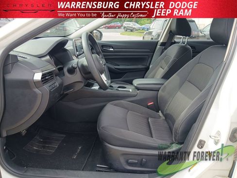 Used 2025 Nissan Altima 2.5 SV FWD image 13