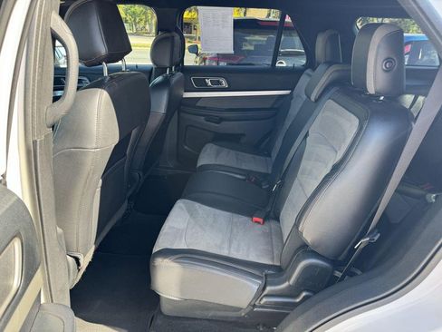 Used 2017 Ford Explorer XLT w/ Equipment Group 202A image 11