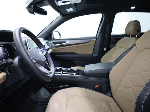 Used 2025 Volkswagen Atlas Cross Sport SE w/ Panoramic Sunroof Package AWD/4WD image 13