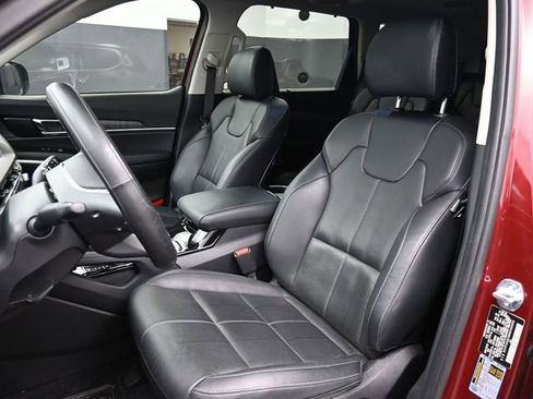 Used 2024 Kia Telluride EX w/ EX Captain's Chair Package image 24