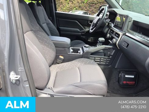 Used 2025 Toyota Tacoma SR5 AWD/4WD image 16