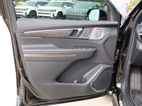 Used 2025 Buick Enclave Avenir w/ Trailering Package, 5000 lbs. FWD image 8