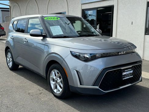 Used 2024 Kia Soul LX w/ Option Group 015 FWD image 1