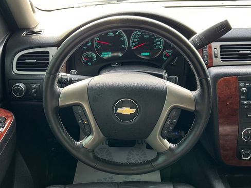 Used 2013 Chevrolet Suburban LT image 22