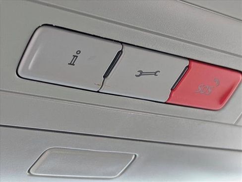 Used 2018 Volkswagen Tiguan SE image 14