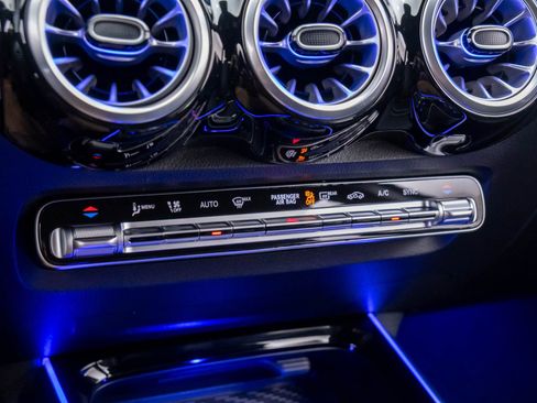 New 2025 Mercedes-Benz GLB 250 4MATIC image 24