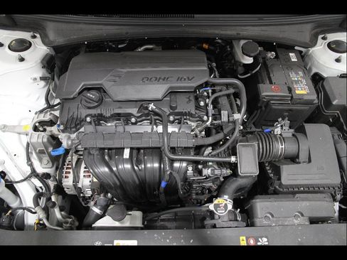 Certified 2025 Hyundai Elantra Sport FWD image 19