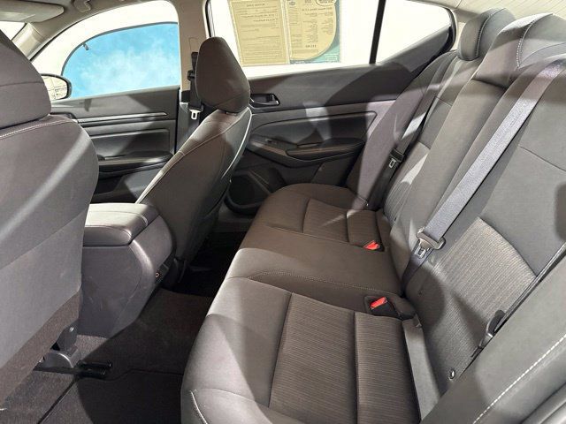 Used 2025 Nissan Altima 2.5 SV FWD image 14