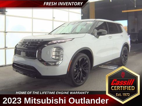 Used 2023 Mitsubishi Outlander SE image 1
