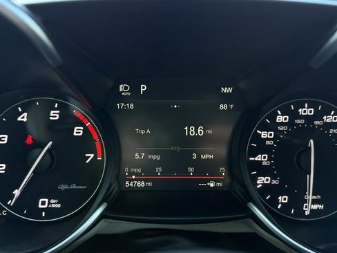 Used 2018 Alfa Romeo Giulia Ti Sport w/ Quick Order Package 22S Sport AWD/4WD image 48
