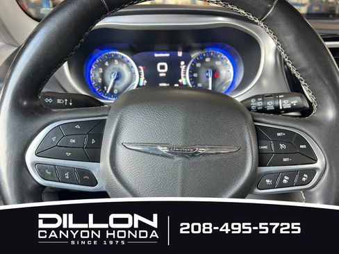 Used 2022 Chrysler Pacifica Touring-L FWD image 28