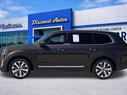Used 2022 Kia Telluride EX w/ EX Premium Package FWD image 3