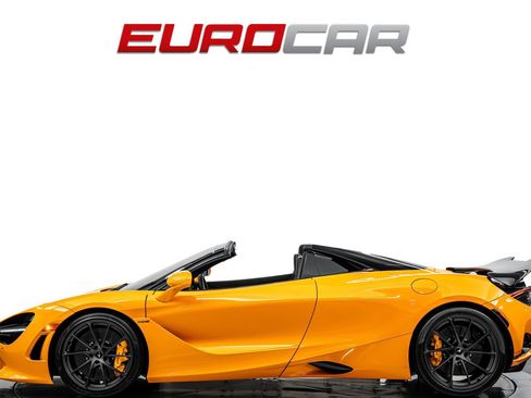 Used 2026 McLaren 750S Spider RWD image 2