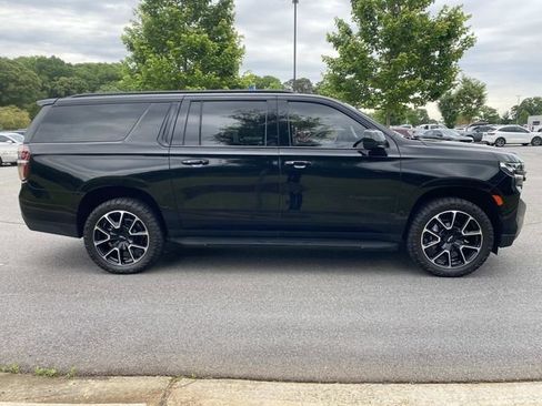 Used 2023 Chevrolet Suburban RST AWD/4WD image 2
