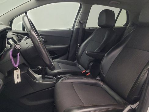 Used 2019 Chevrolet Trax LT w/ LT Convenience Package image 17