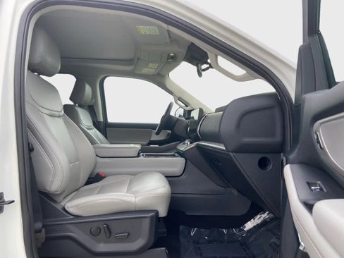 Used 2025 Ford Expedition Active AWD/4WD image 21