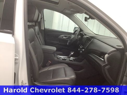 Used 2021 Chevrolet Traverse RS image 12