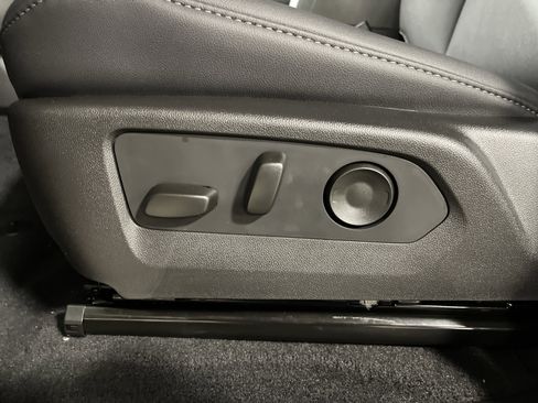 New 2026 GMC Canyon Elevation w/ Convenience Package image 14