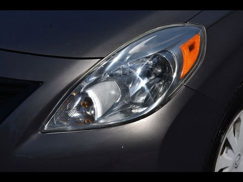 Used 2014 Nissan Versa S Plus FWD image 39