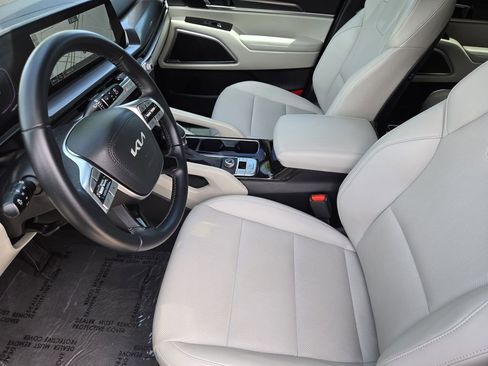 Used 2025 Kia Telluride S image 18