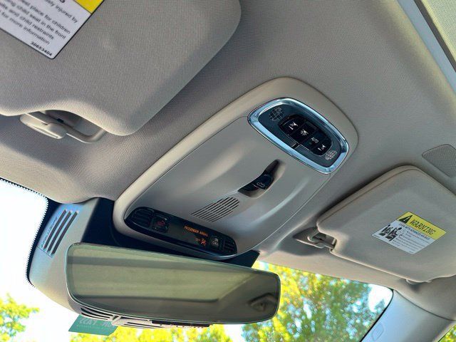 Used 2022 Volvo XC90 T5 Momentum w/ Climate Package FWD image 13