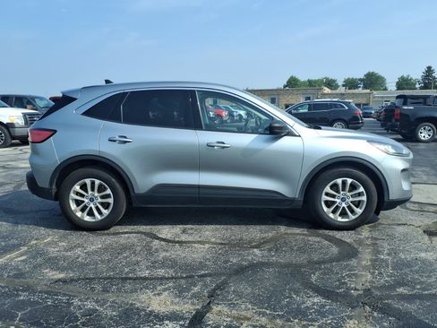 Used 2022 Ford Escape SE w/ Convenience Package FWD image 2