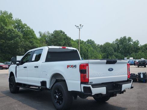 Used 2024 Ford F250 XL w/ STX Appearance Package AWD/4WD image 3
