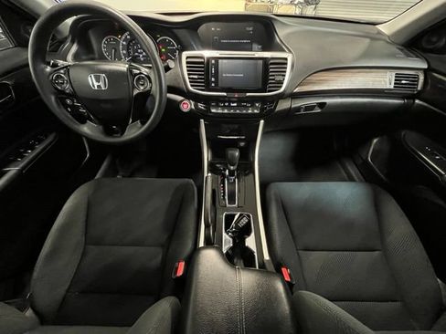 Used 2017 Honda Accord EX image 17