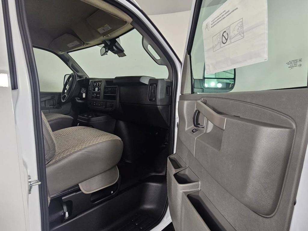 New 2025 Chevrolet Express 2500 Extended w/ Enhanced Convenience Package RWD image 11