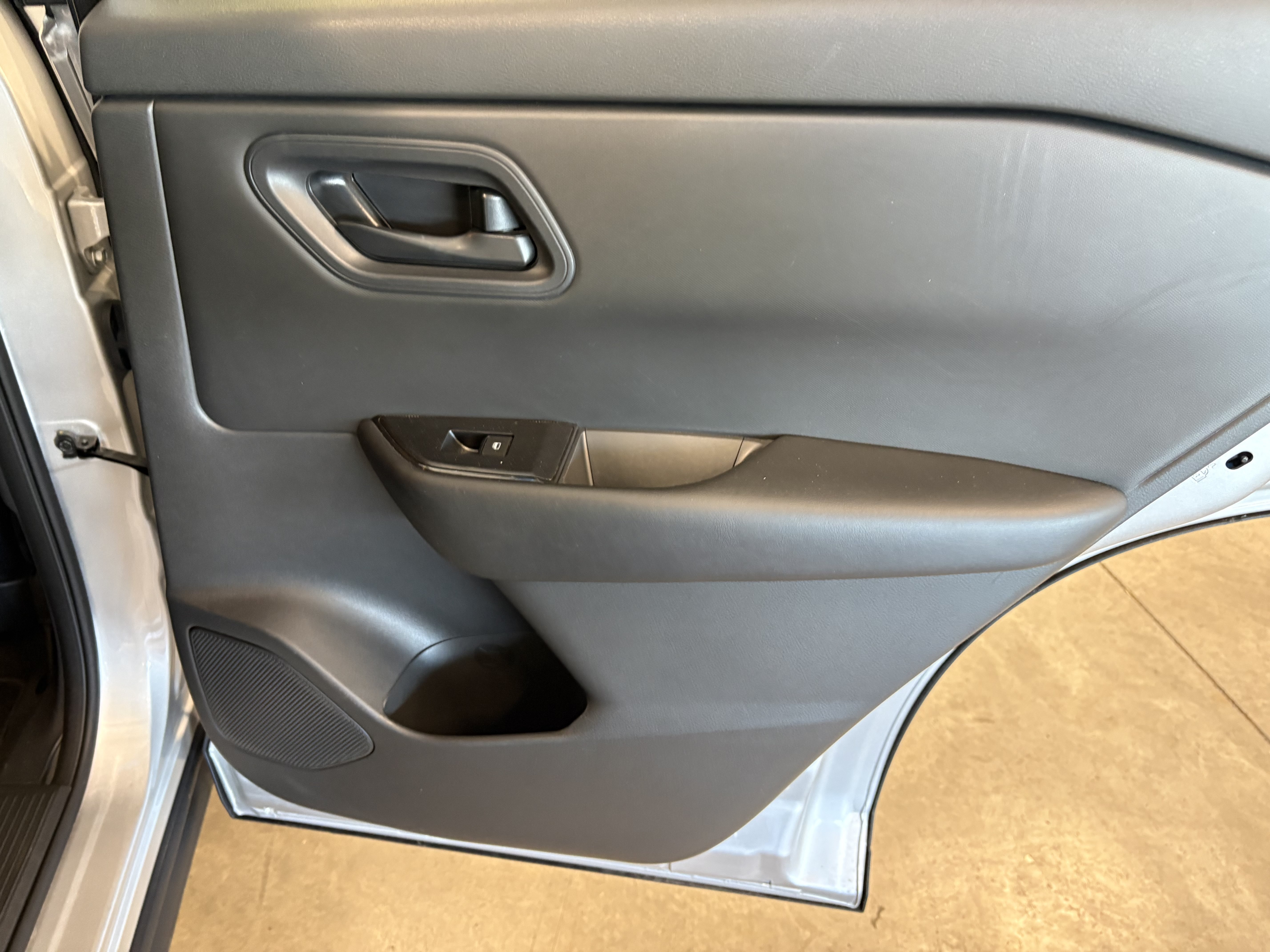 Used 2024 Nissan Rogue S AWD/4WD image 32