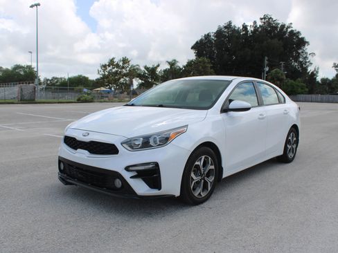 Used 2021 Kia Forte LXS FWD image 2