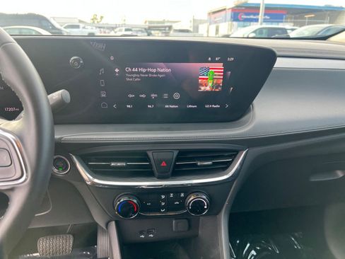 Used 2025 Buick Encore GX Preferred image 18