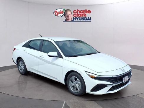 New 2026 Hyundai Elantra SE FWD image 7
