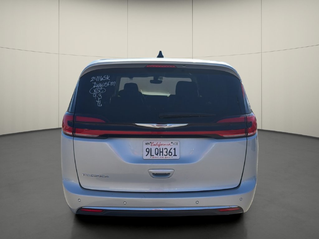 Used 2024 Chrysler Pacifica Touring-L FWD image 6